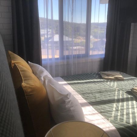 White Manor Motel Кума Екстериор снимка