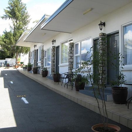 White Manor Motel Кума Екстериор снимка