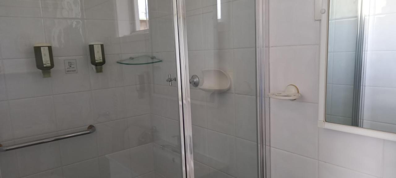 White Manor Motel Кума Екстериор снимка