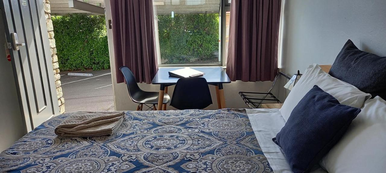 White Manor Motel Кума Екстериор снимка