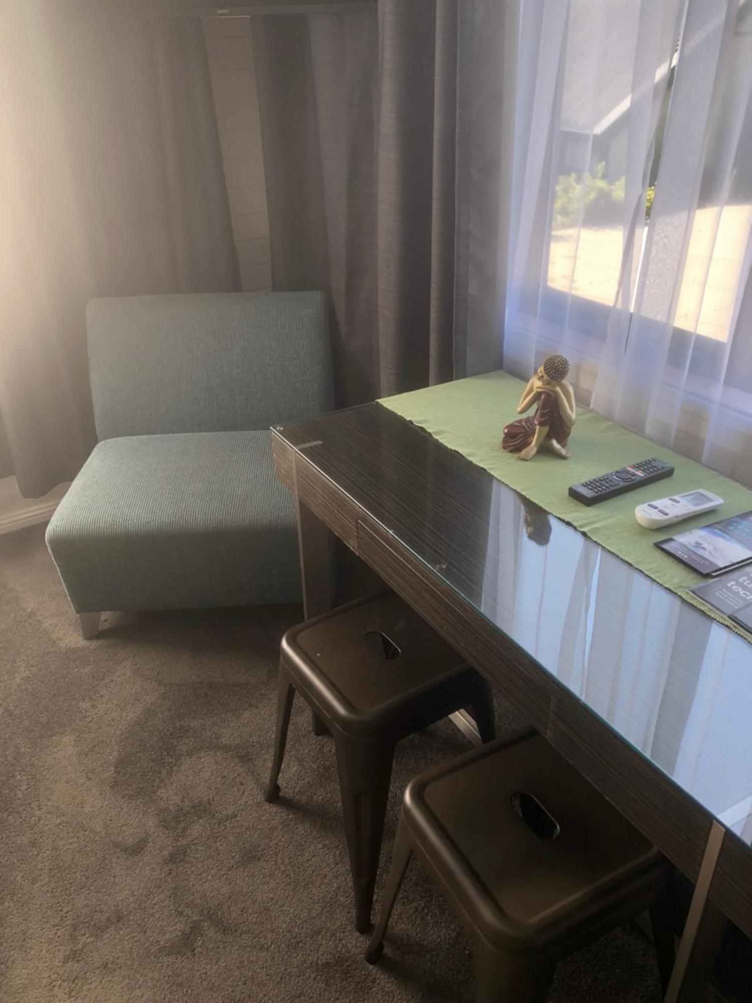White Manor Motel Кума Екстериор снимка