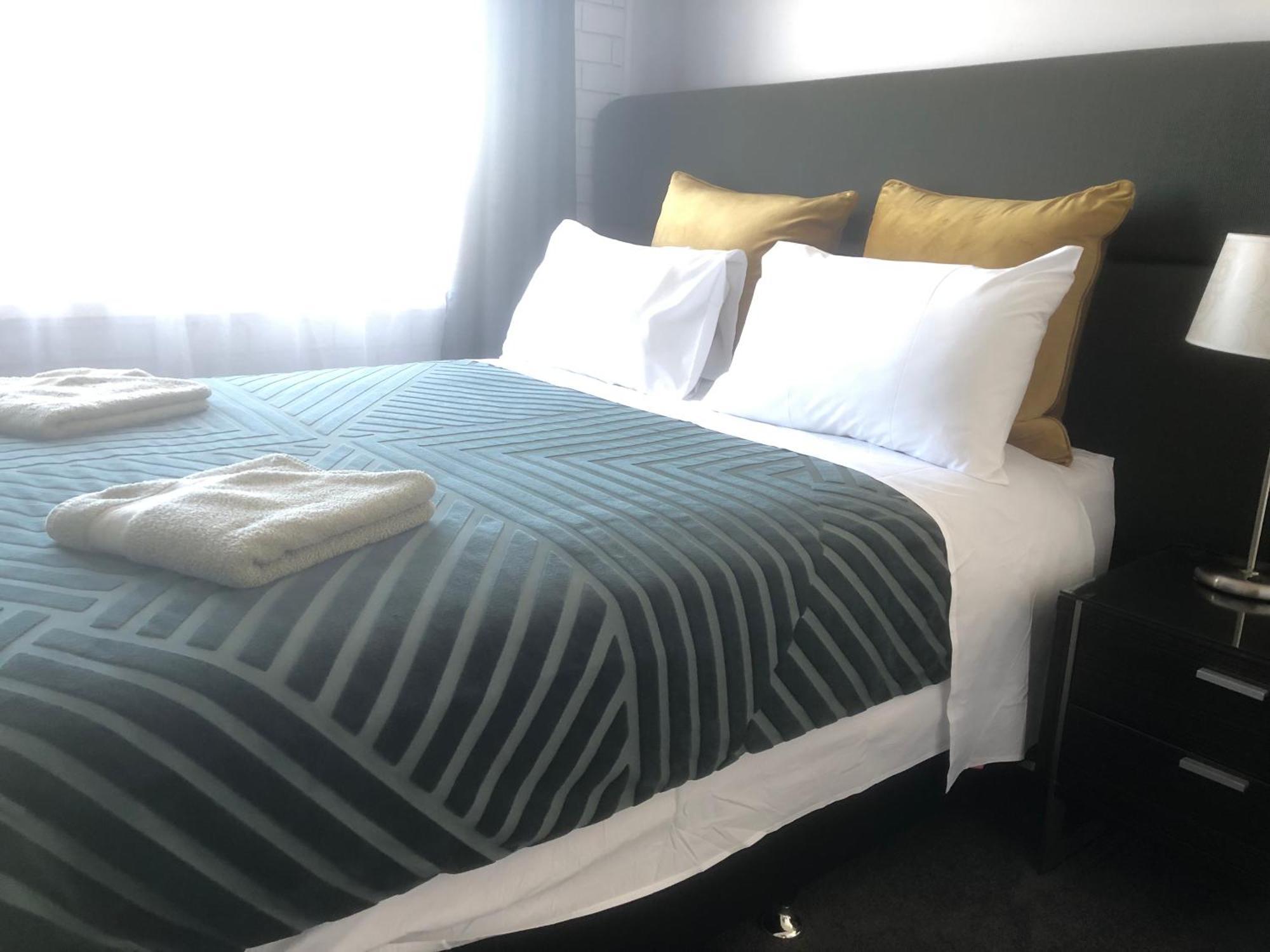 White Manor Motel Кума Екстериор снимка
