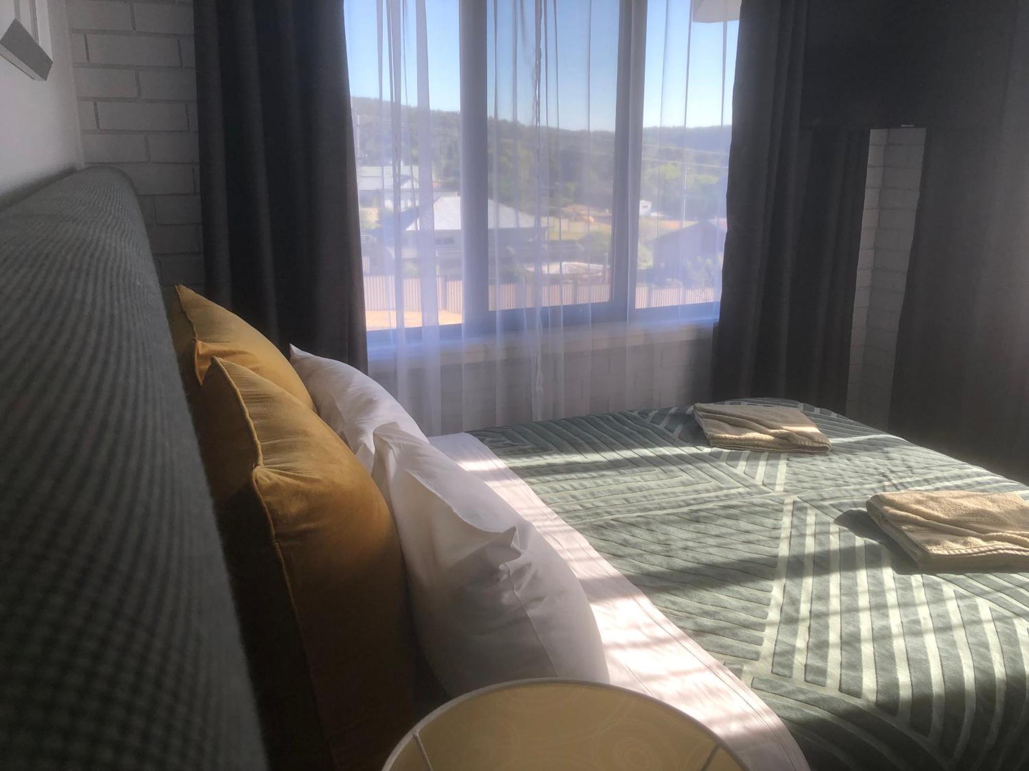 White Manor Motel Кума Екстериор снимка