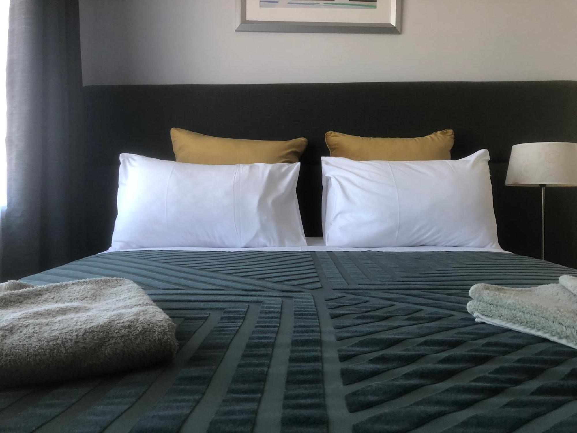 White Manor Motel Кума Екстериор снимка