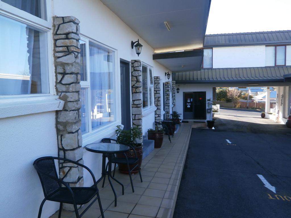 White Manor Motel Кума Екстериор снимка