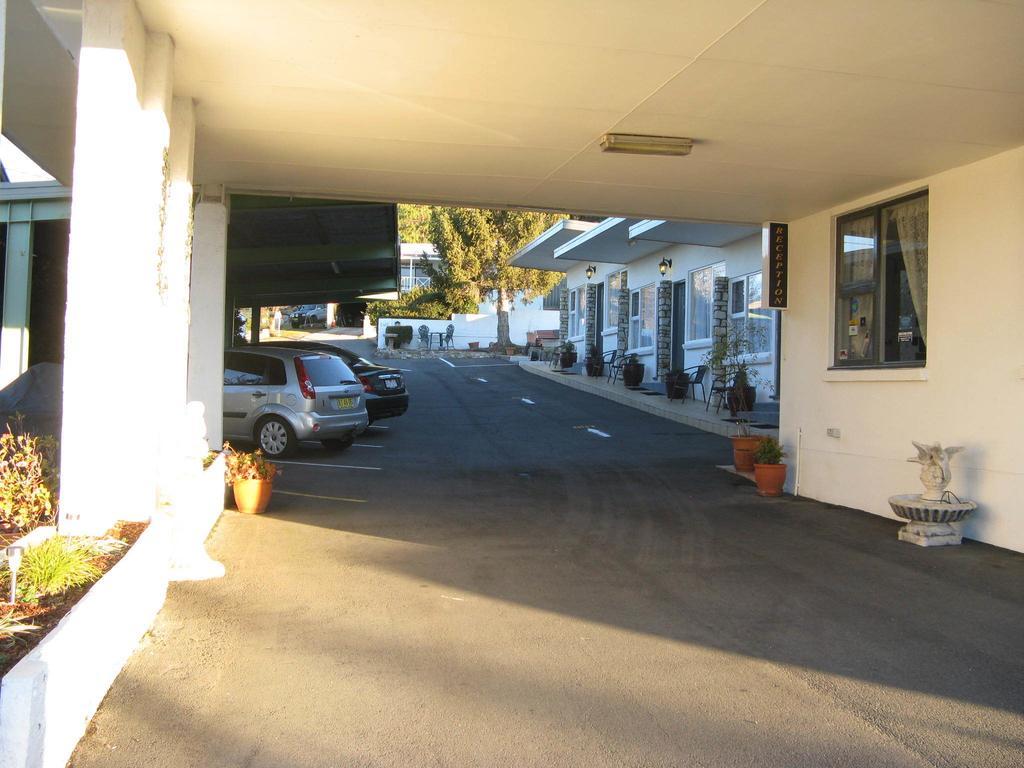 White Manor Motel Кума Екстериор снимка