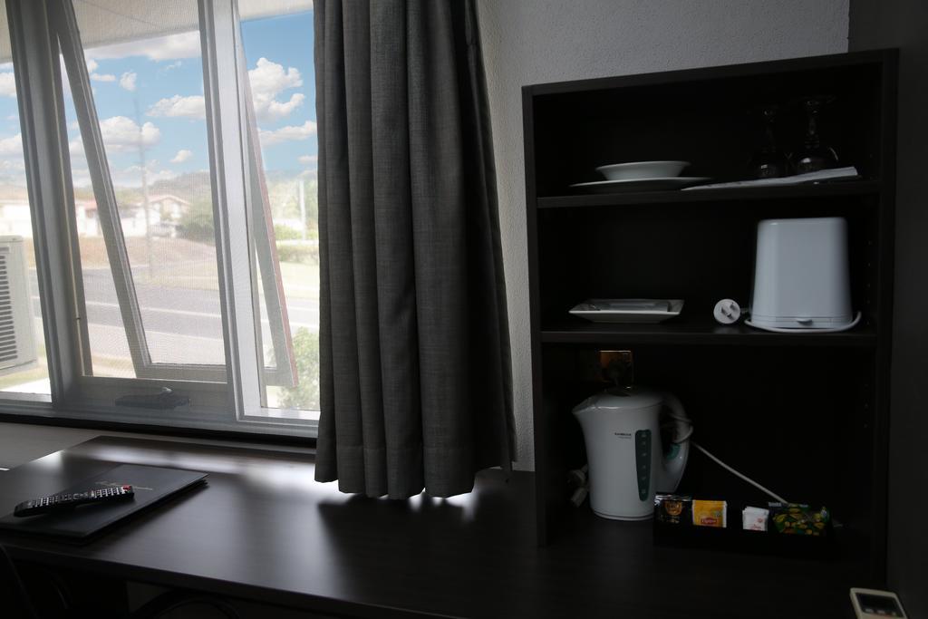 White Manor Motel Кума Екстериор снимка
