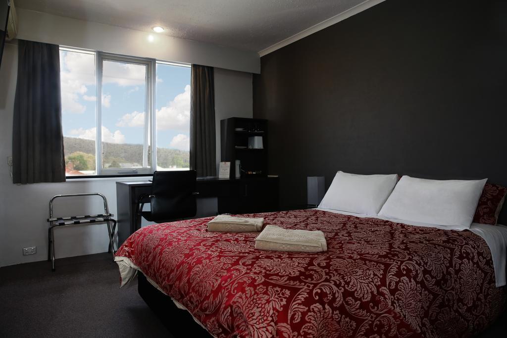 White Manor Motel Кума Екстериор снимка