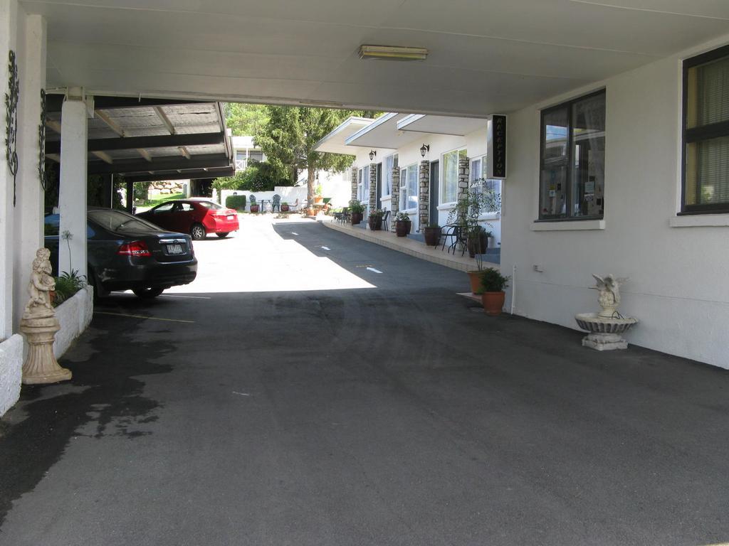 White Manor Motel Кума Екстериор снимка
