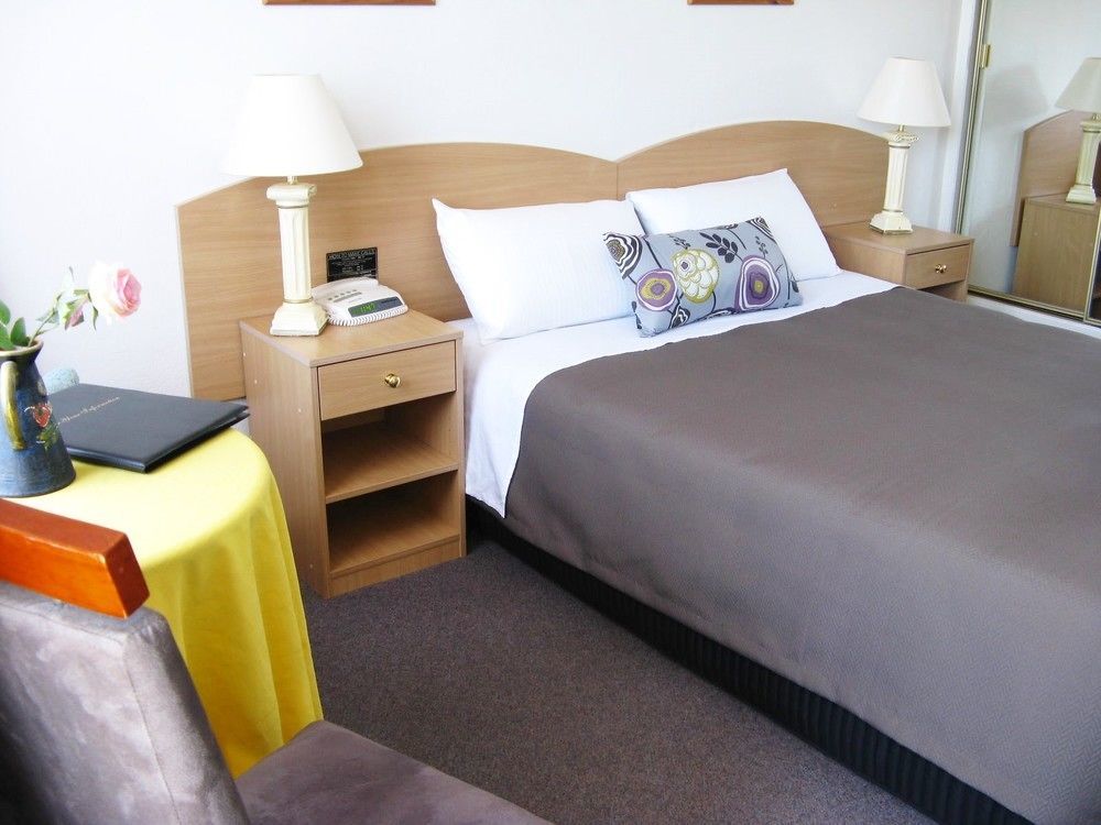 White Manor Motel Кума Екстериор снимка