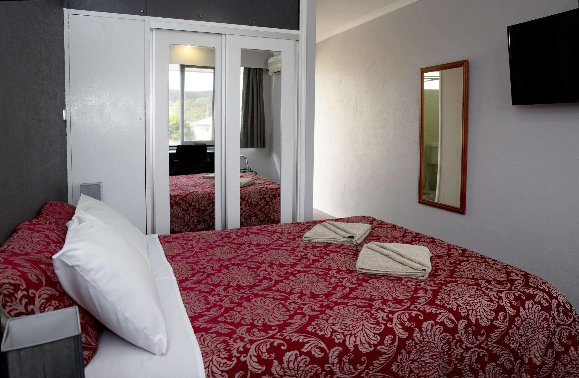 White Manor Motel Кума Екстериор снимка