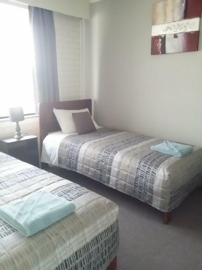 White Manor Motel Кума Екстериор снимка
