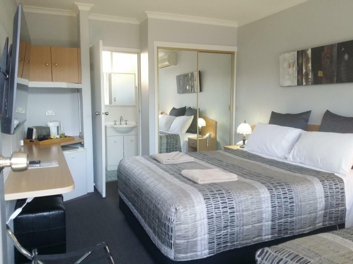 White Manor Motel Кума Екстериор снимка